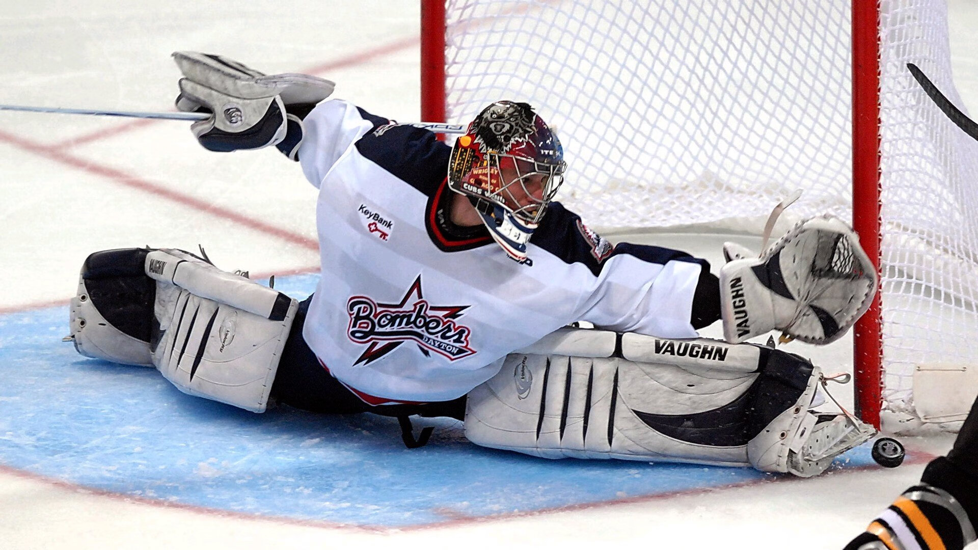 体育品牌借势赛事开展联名推广提升文化传播力，体育品牌宣传语